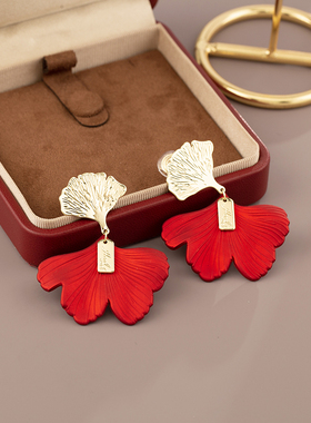 复古港风红色银杏叶耳环耳钉女夸张气质高级感蚊香盘无耳洞耳夹女
