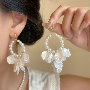 法式优雅白色贝壳吊坠耳环夸张个性珍珠环形气质蚊香盘无耳洞耳夹