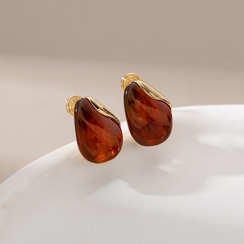千禧琥珀色椭圆形耳夹奶白几何树脂耳环复古时尚蚊香盘无耳洞耳饰