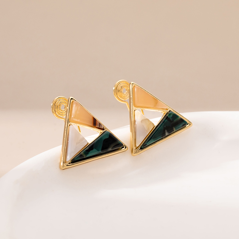 抽象风撞色镂空三角形蚊香盘耳夹