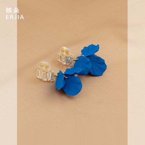 闪钻高级感轻奢蓝色花瓣耳夹