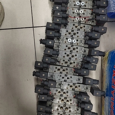 拆机BOSCH 0820022992双头电磁阀18个如图， 议价