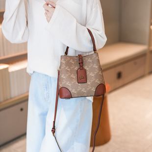 百搭洋气水桶斜挎包 时尚 新款 大容量精致单肩包包女2025手提高配版