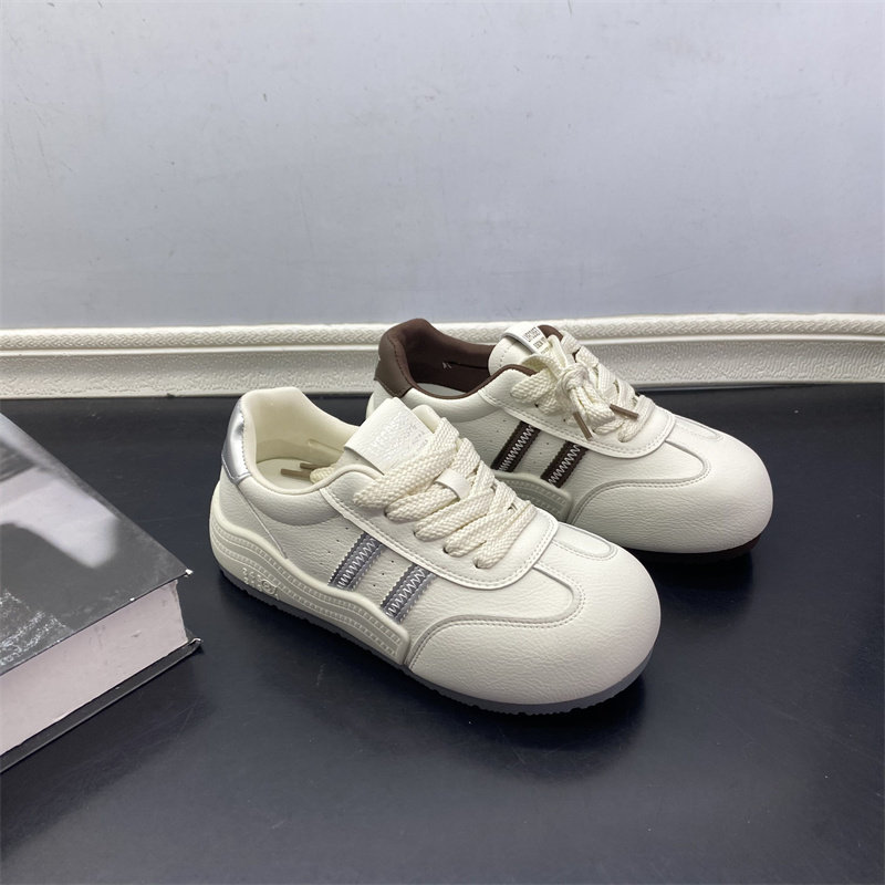 2026春新款断码休闲小白鞋女单鞋透气厚底运动鞋百搭轻便防滑板鞋