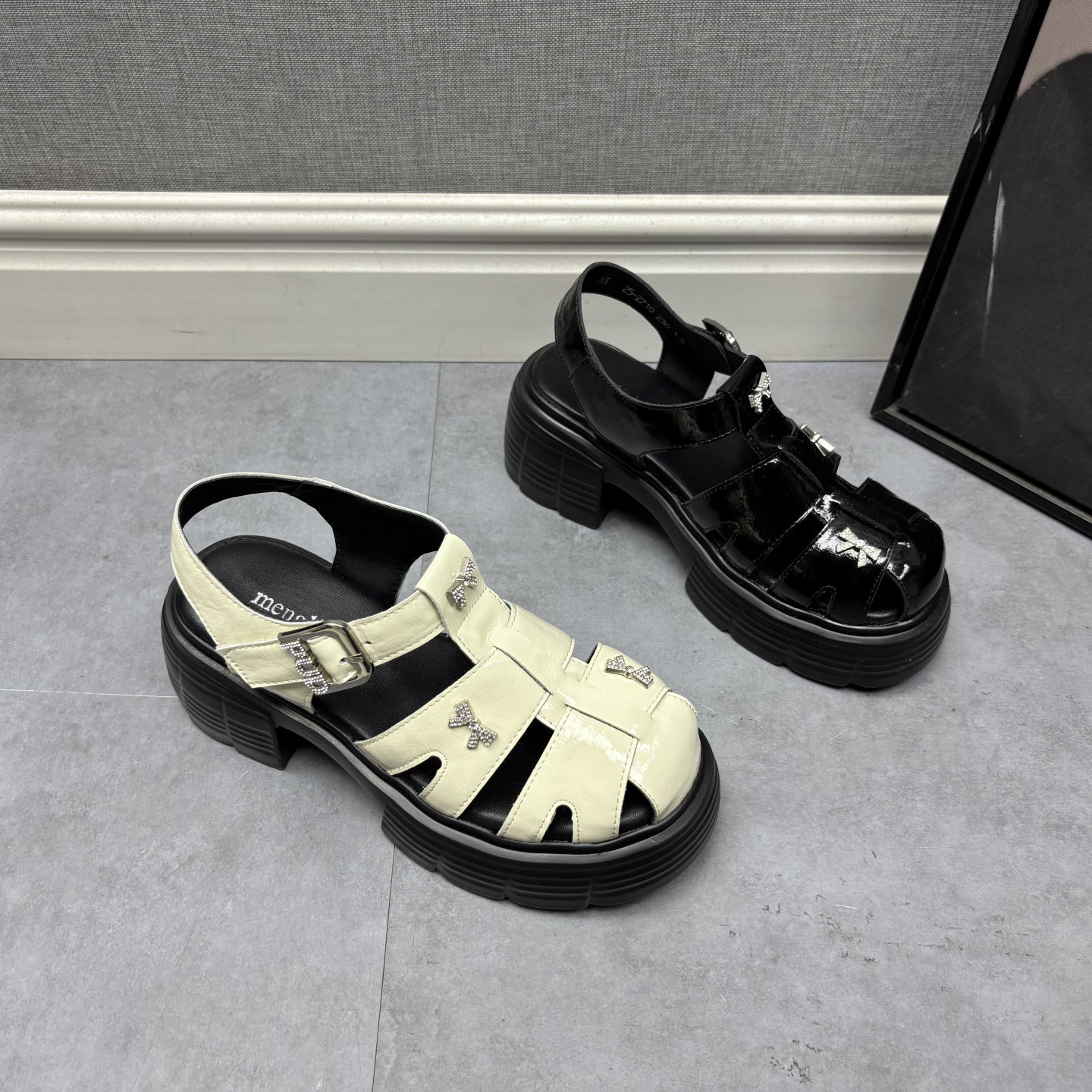 夏季真皮包头中跟厚底罗马凉鞋