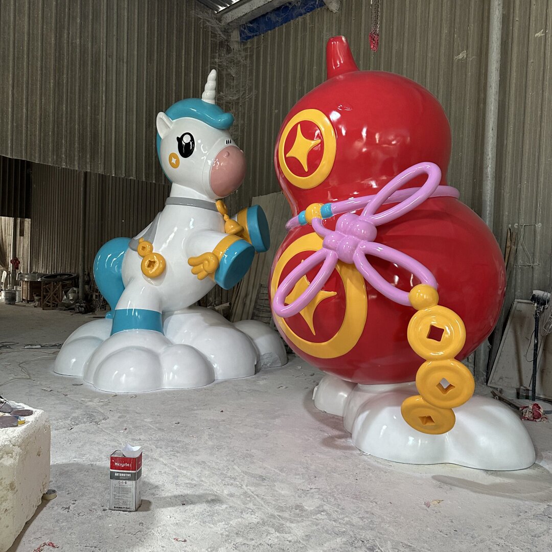 新年玻璃钢福葫芦雕塑广场商场庭院美陈IP生肖马主题雕像大摆件