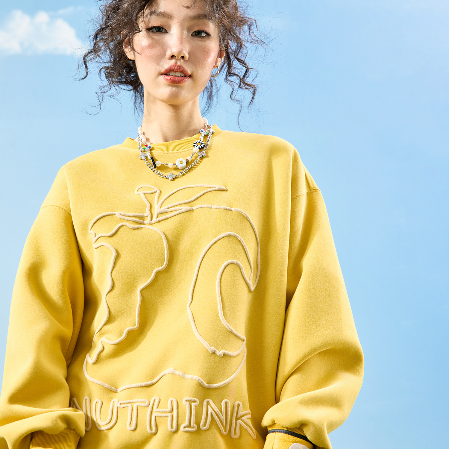 Nuthink潮牌黄色卫衣苹果字母