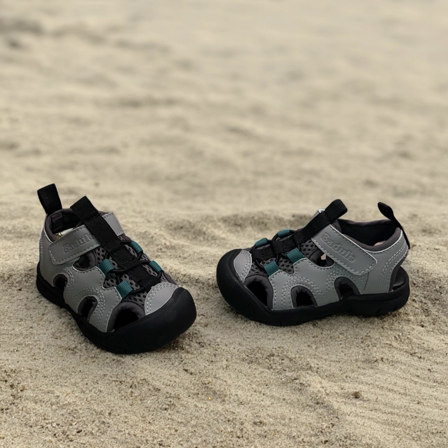 芭杜乐男童防踢魔术贴运动凉鞋