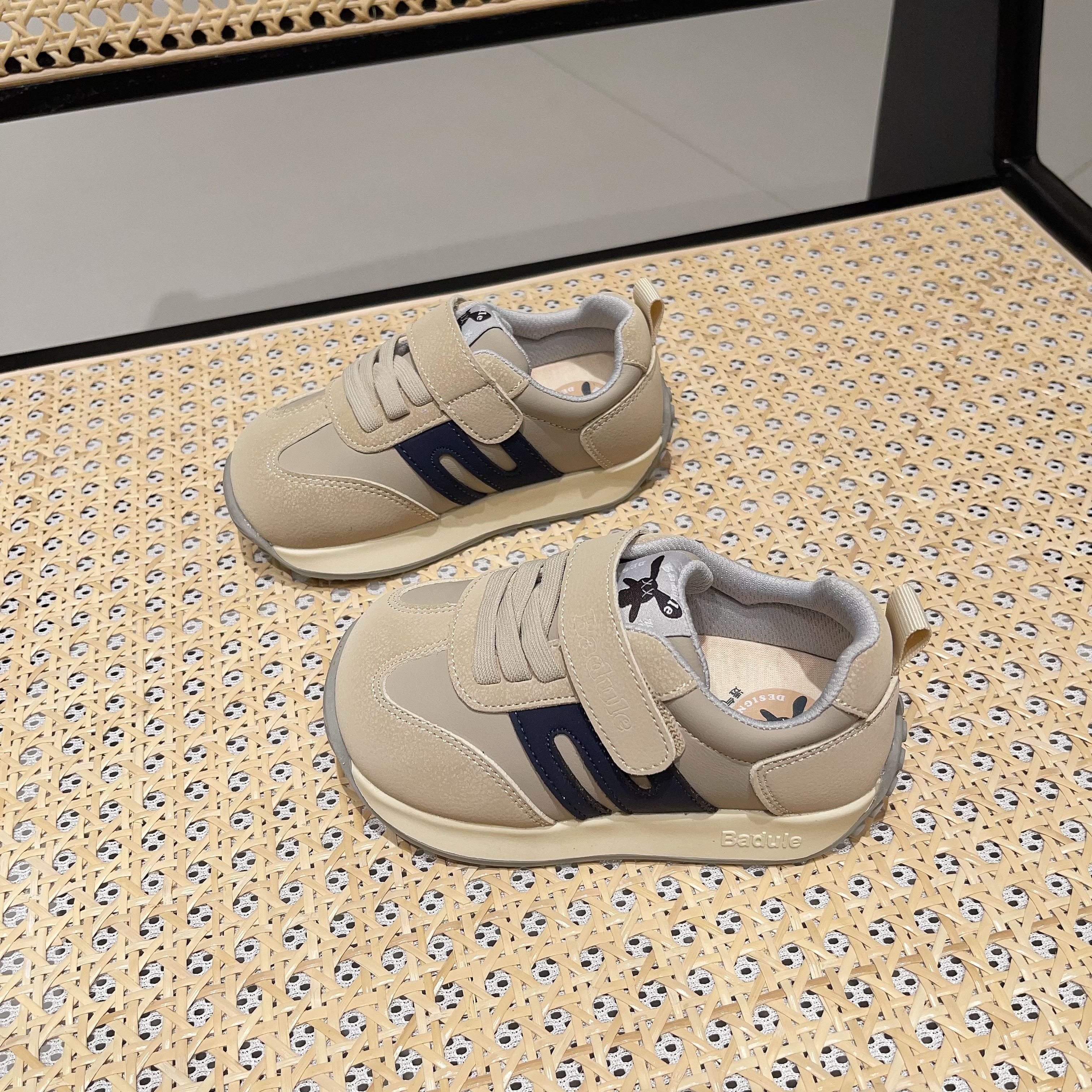 芭杜乐BADULE德训鞋魔术贴时尚轻便男女童经典撞色休闲鞋秋季童鞋