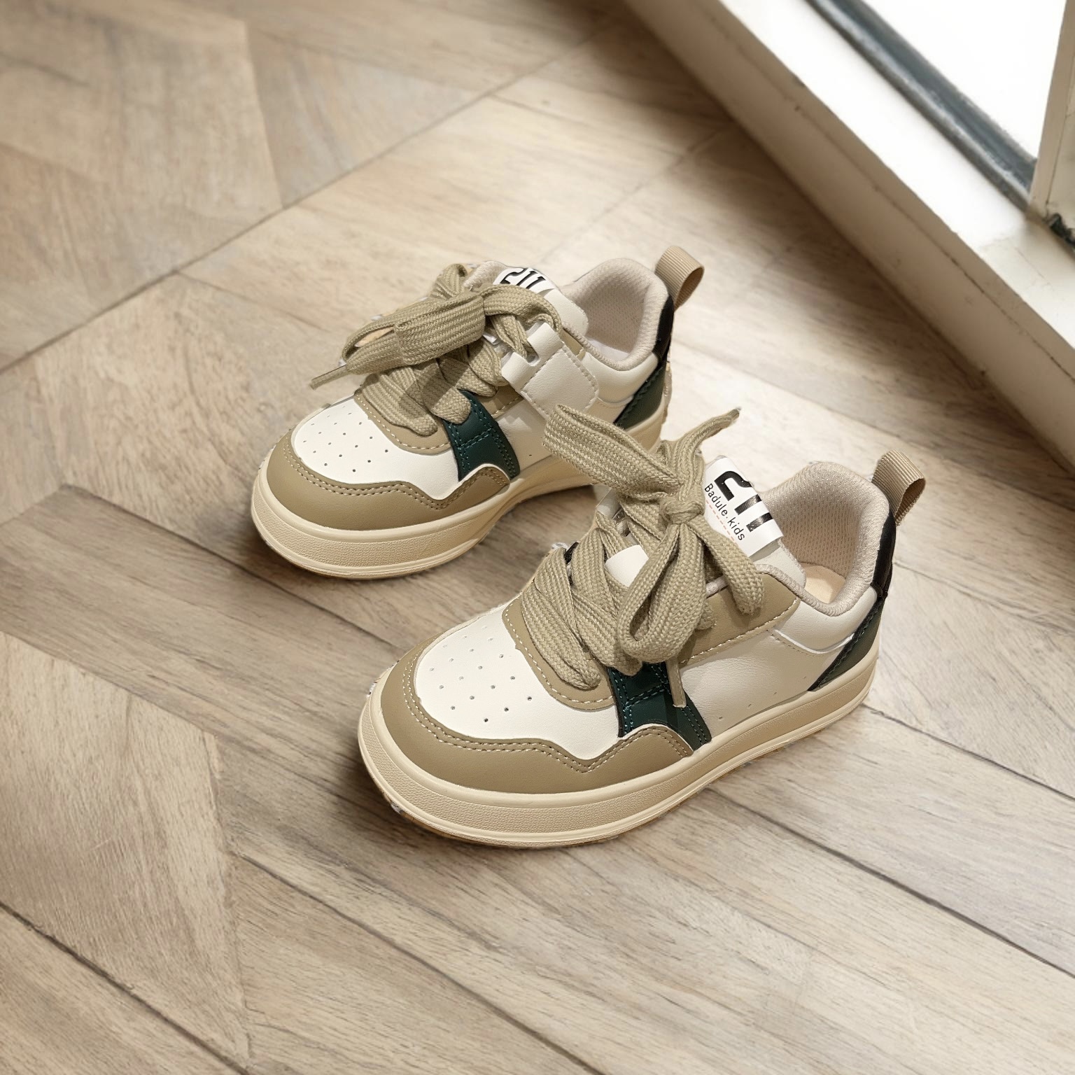 芭杜乐时尚撞色学生休闲板鞋