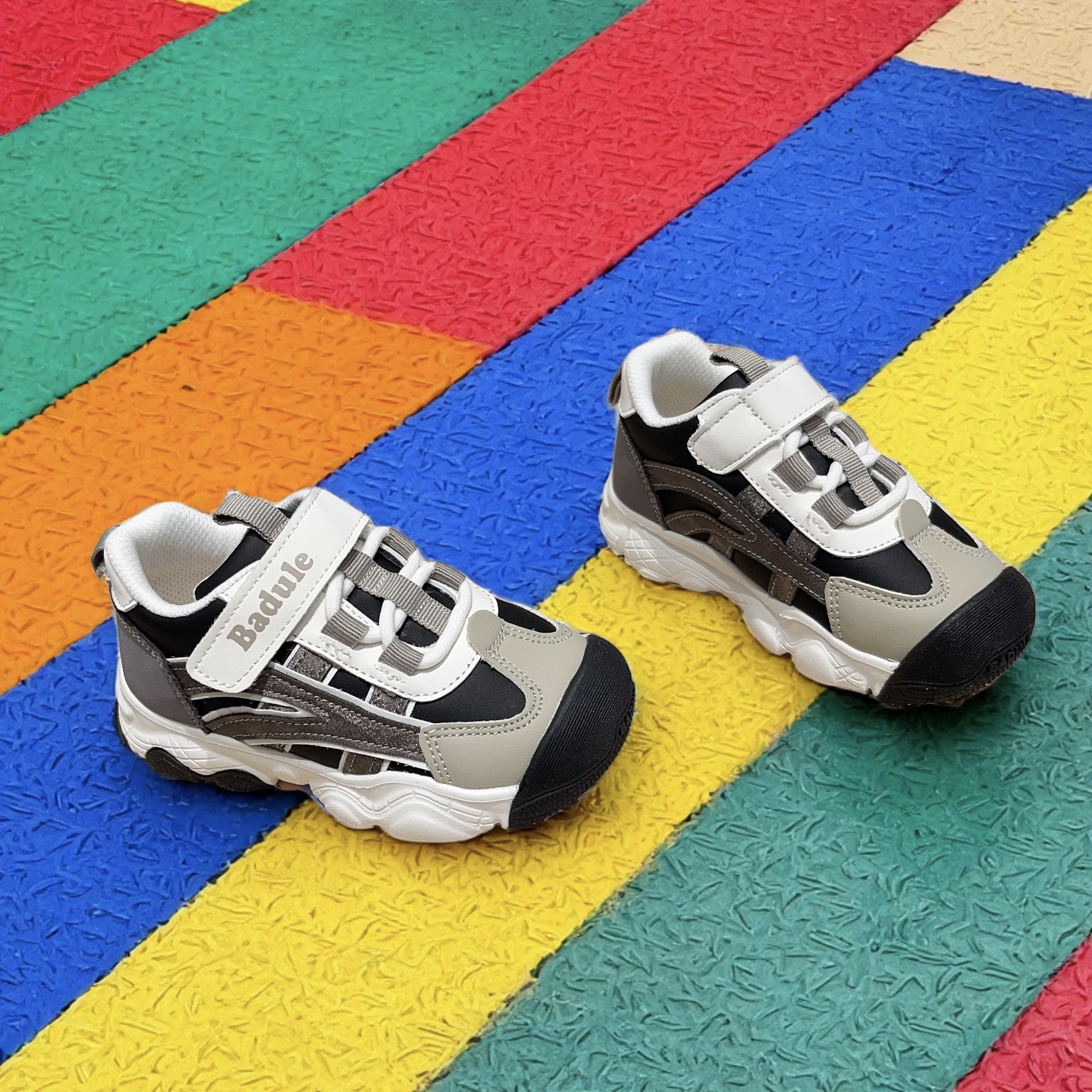 芭杜乐轻便舒适男童运动鞋