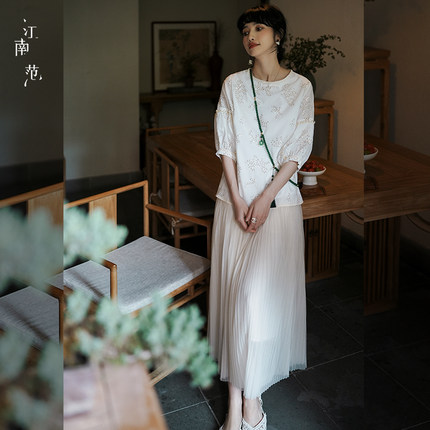 江南范白色圆领珠片绣改良汉服上衣2024中式年轻款两穿气质小衫