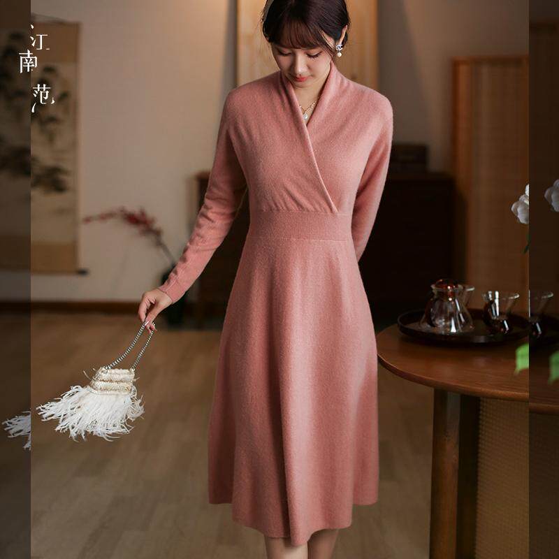 江南范粉色中式交领修身羊绒改良汉服连衣裙冬天针织保暖显瘦内搭