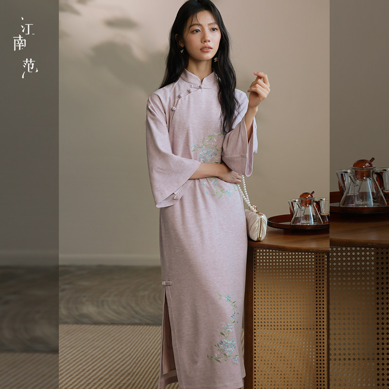 江南范粉色刺绣针织改良旗袍修身