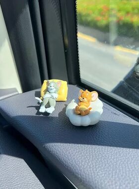 猫和老鼠手办车载摆件汤姆杰瑞车内车窗网红装饰可爱桌面玩偶车载