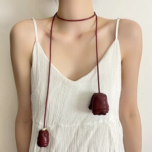 2025新款复古玫瑰花吊坠项链女款手工皮质choker长颈链情人节礼物