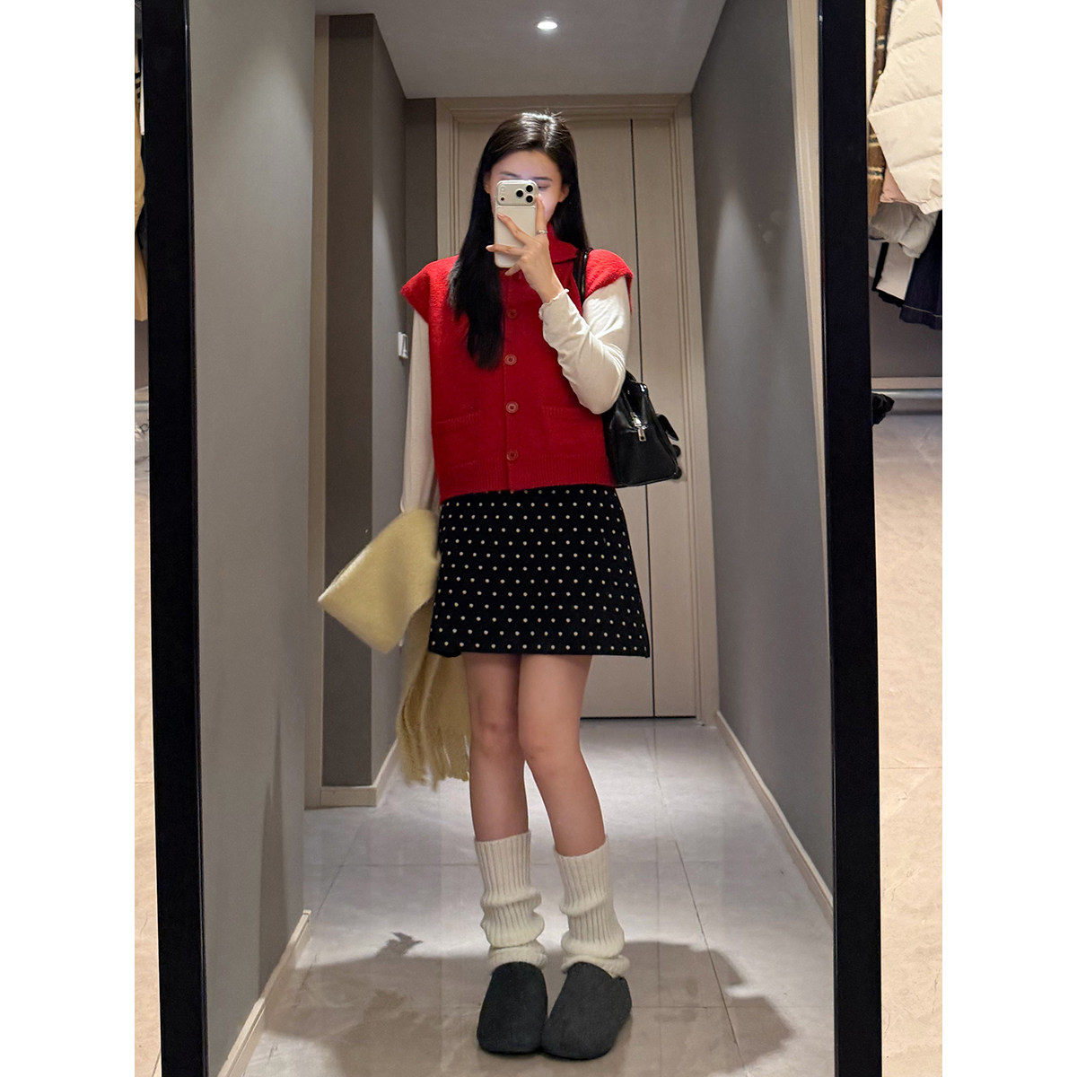 LYHOOC李鱼鱼针织马甲女2025秋冬韩版miu设计感红色落肩毛衣外套,女装/女士精品,毛衣,淘宝优惠券,粉丝福利购,淘宝优惠卷