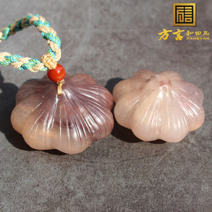 惊呆方言新疆精品巨漏克拉玛依金丝玉粉紫色胜蒜在握小把件摆件A8