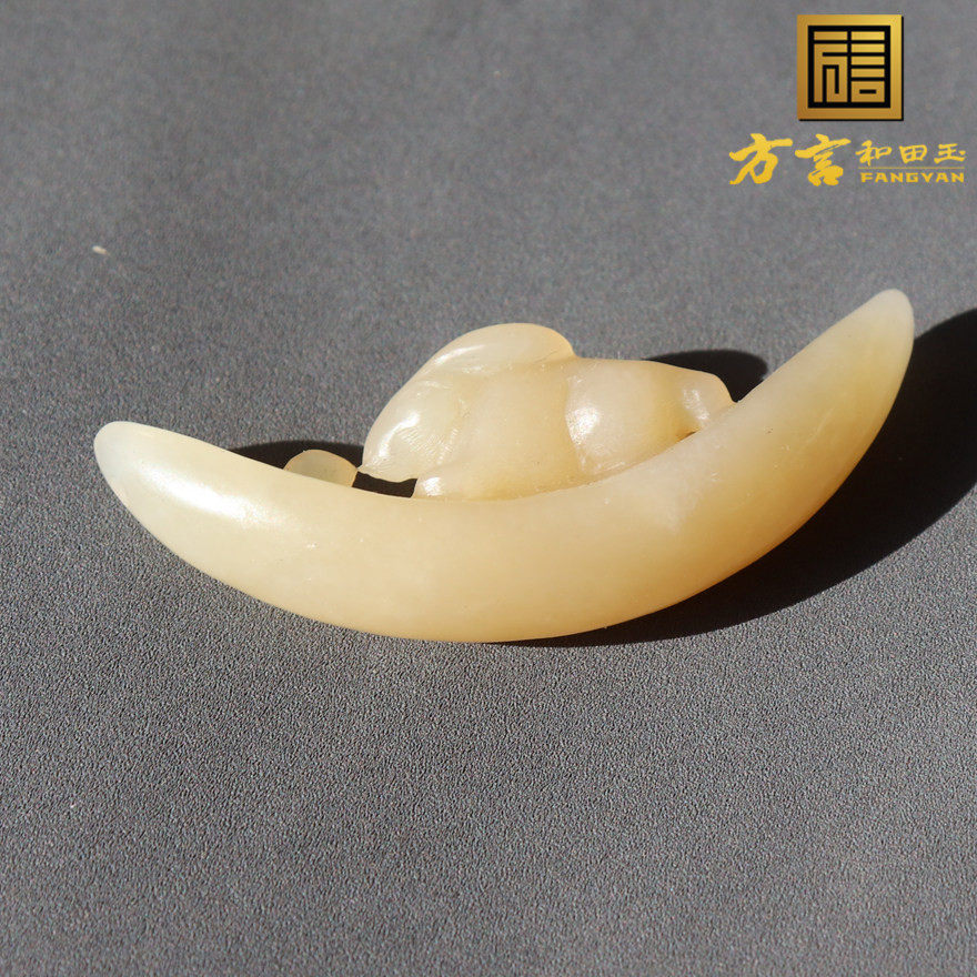 惊呆方言和田玉新疆且末料佩戴级细腻油润蜜糖色月亮兔吊坠挂件A8