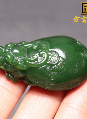 火爆方言精品和田玉收藏级俄罗斯碧玉细腻油润阳绿龙龟挂件把件O2