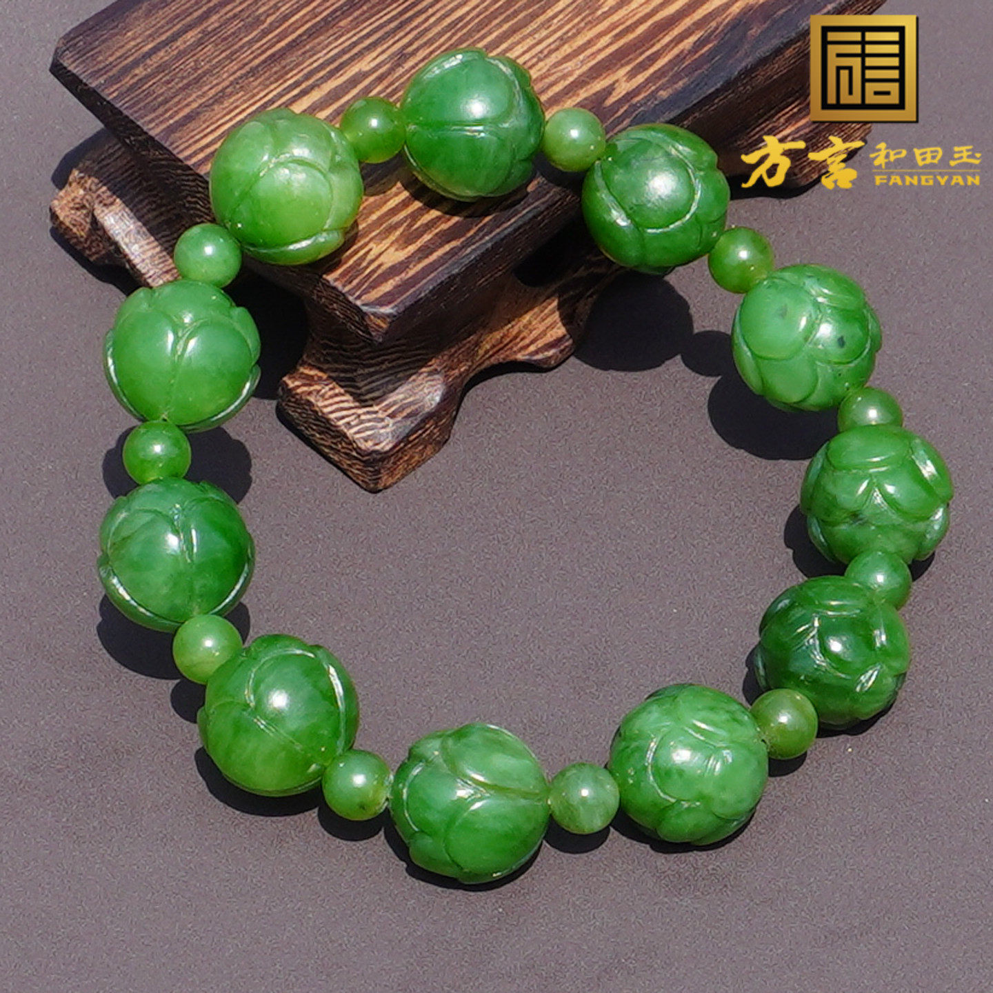 方言品牌俄罗斯老料油润细腻阳绿碧玉14mm手工雕刻莲花男女手串A6