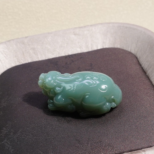 和田玉俄罗斯细腻油润无结构老坑料粉青碧玉貔貅吊坠挂件玉佩Q