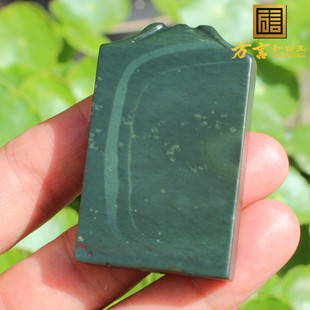 抢疯了方言和田玉精品新疆枫叶红沙枣青籽料平安无事牌吊坠挂件A1