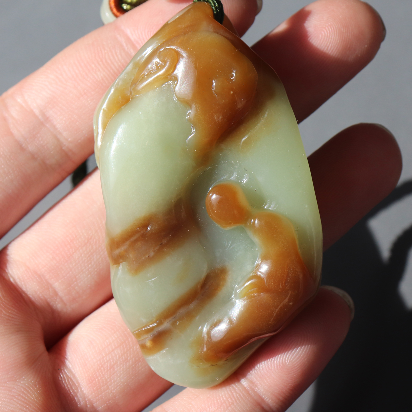 方言和田玉新疆且末料油润细腻高脂细青黄口带糖玉随型悟道挂件A8