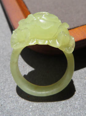 罕见方言和田玉精品佩戴级新疆特色且末料黄口卡18mm牡丹花戒指w