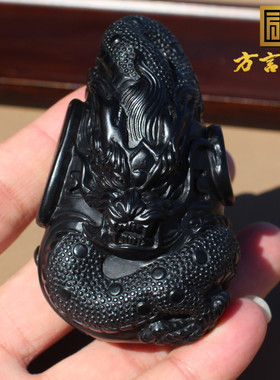 新疆留皮孔墨玉籽料飞龙在天把件