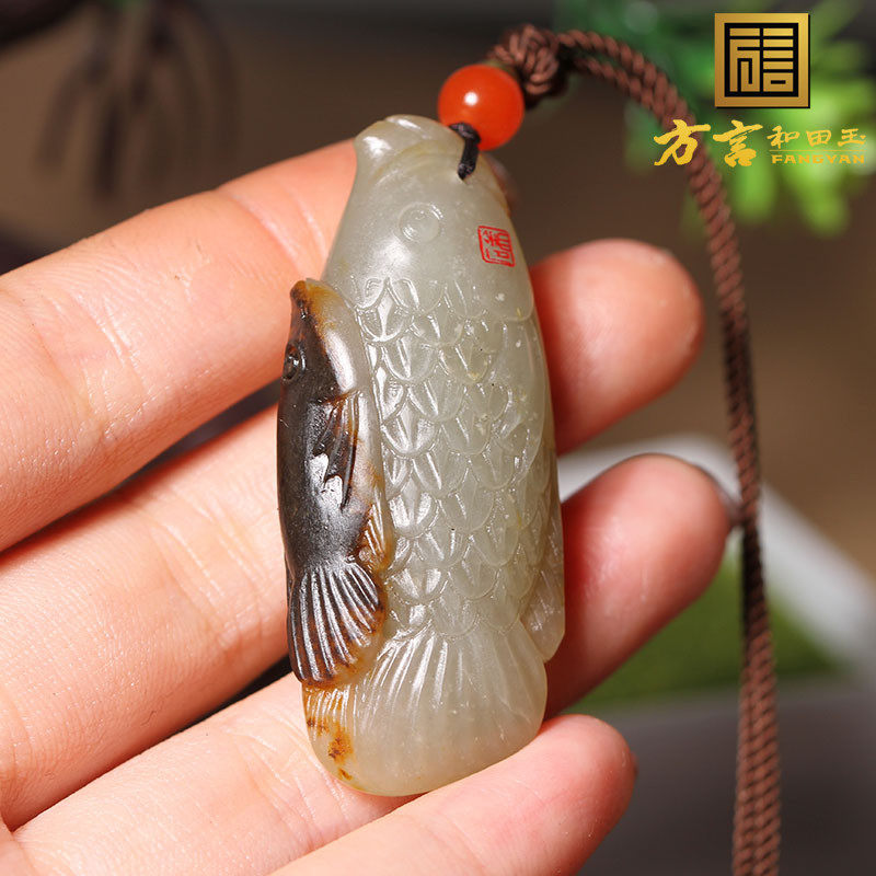 方言精品和田玉吊坠特惠1860元新疆籽料黑皮连年有余天地巧雕o