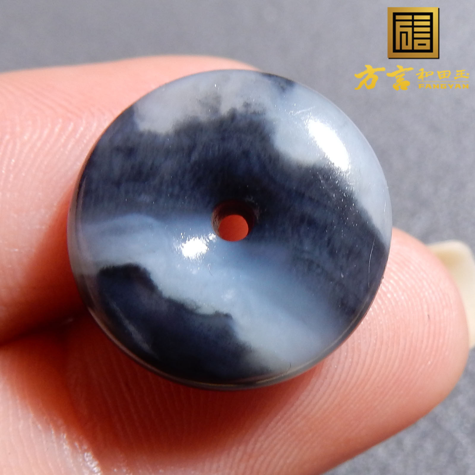 大放漏方言和田玉新疆温润黑白分明意境青花籽料平安扣吊坠挂件R5