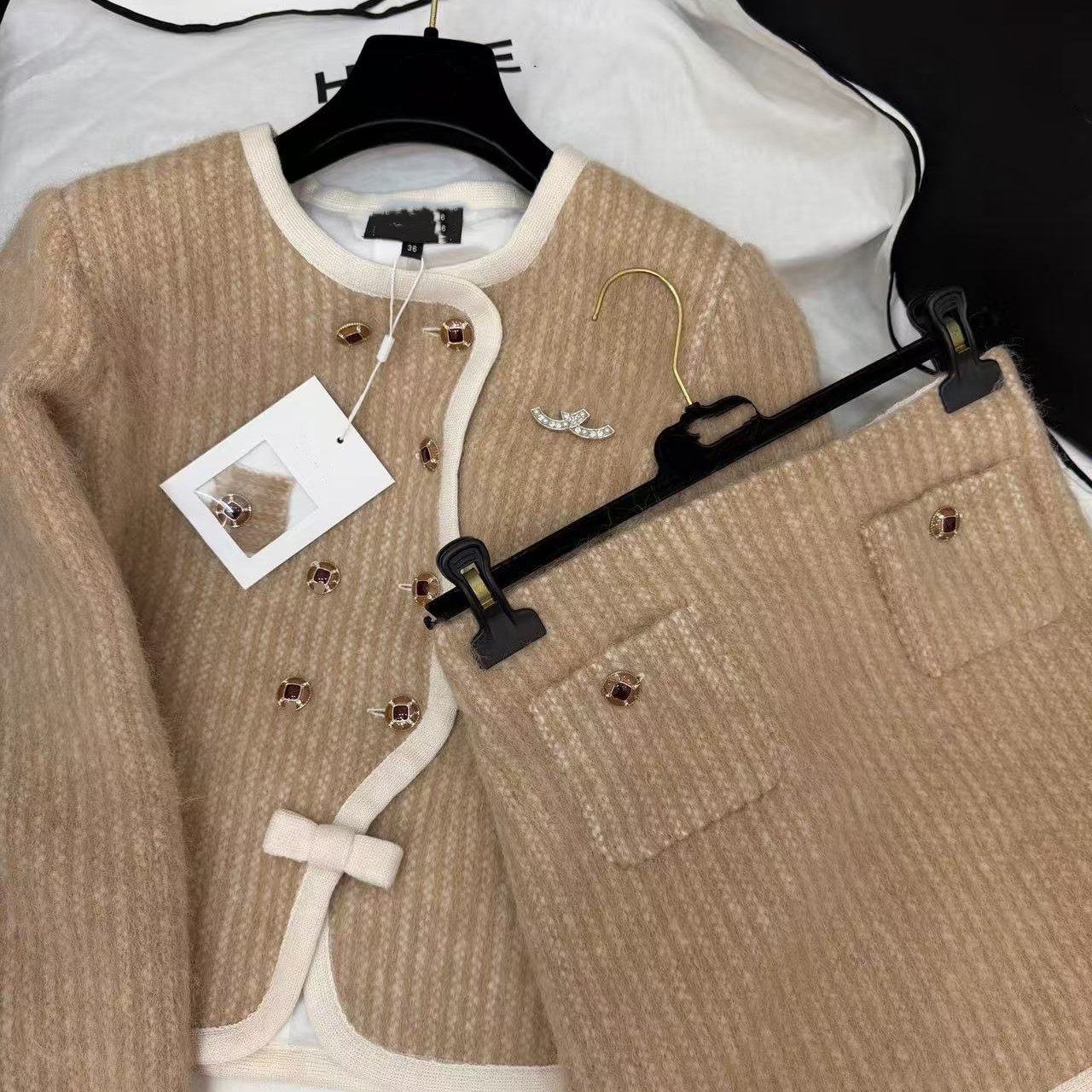 彩色条纹娃娃领针织长袖连衣裙女2026年早秋新款打底裙时尚热销