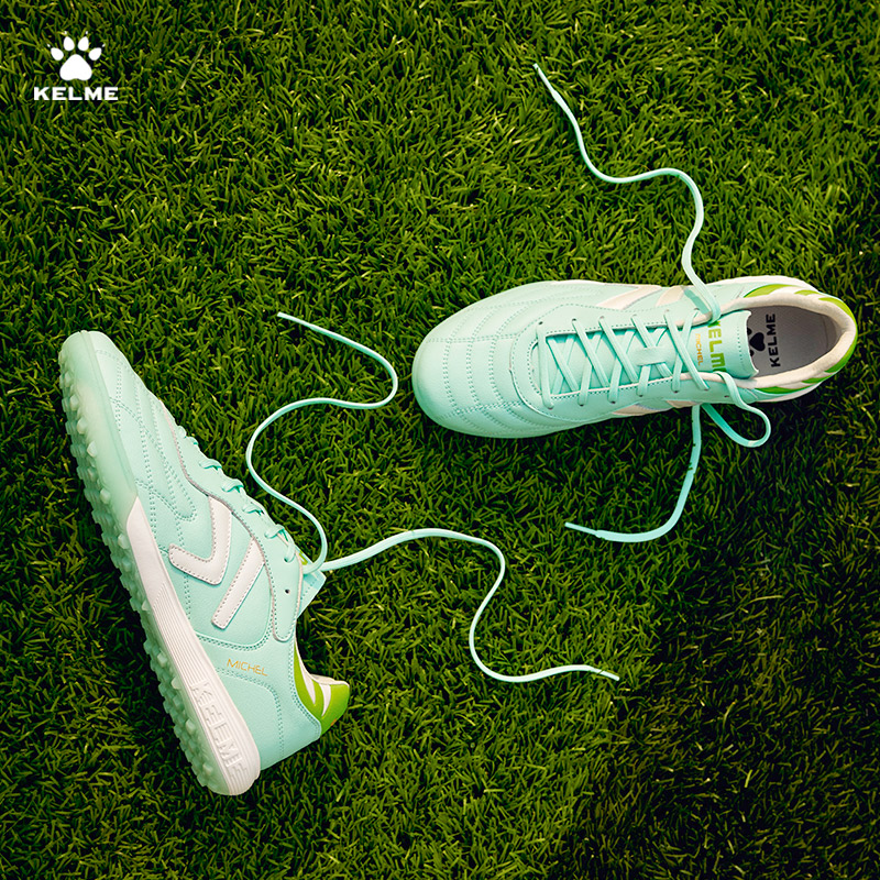 卡尔美超纤碎钉足球鞋