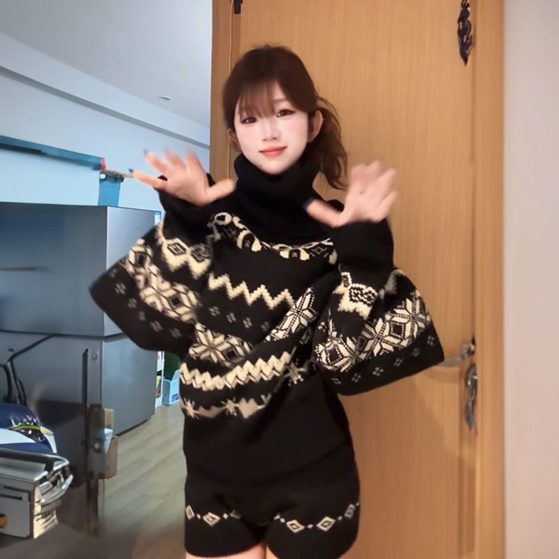 法式时尚小个子费尔岛高领宽松毛衣外套女+纯欲风高腰针织短裤子