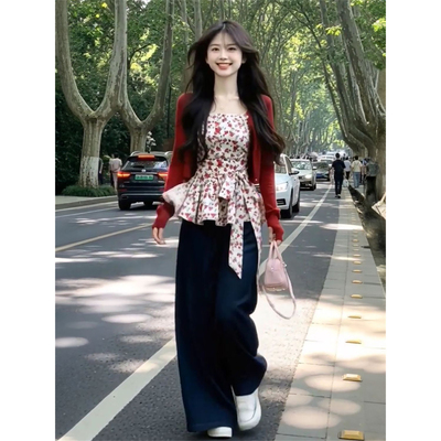 红色开衫+碎花抹胸吊带