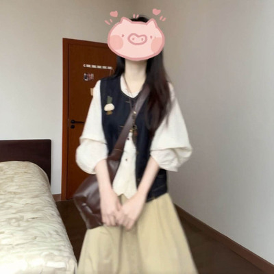 开衫马甲+白色衬衫+杏色半身长裙