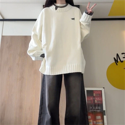 慵懒风软糯圆领套头撞色毛衣