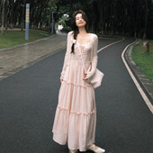 夏季 法式 甜美设计感蕾丝拼接粉色吊带连衣裙女搭配防晒开衫 两件套