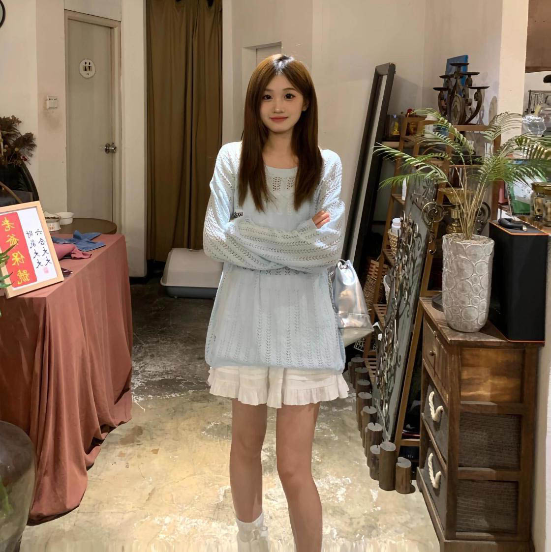 甜美可爱蓝色镂空针织罩衫