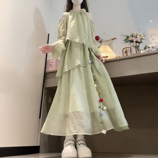 氛围清冷感气质绿色露肩连衣裙女2026春季 收腰显瘦不规则仙女长裙