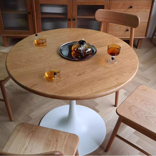北欧轻奢家用餐桌圆形小实木户型设计师郁金香吃饭桌子咖啡厅圆桌