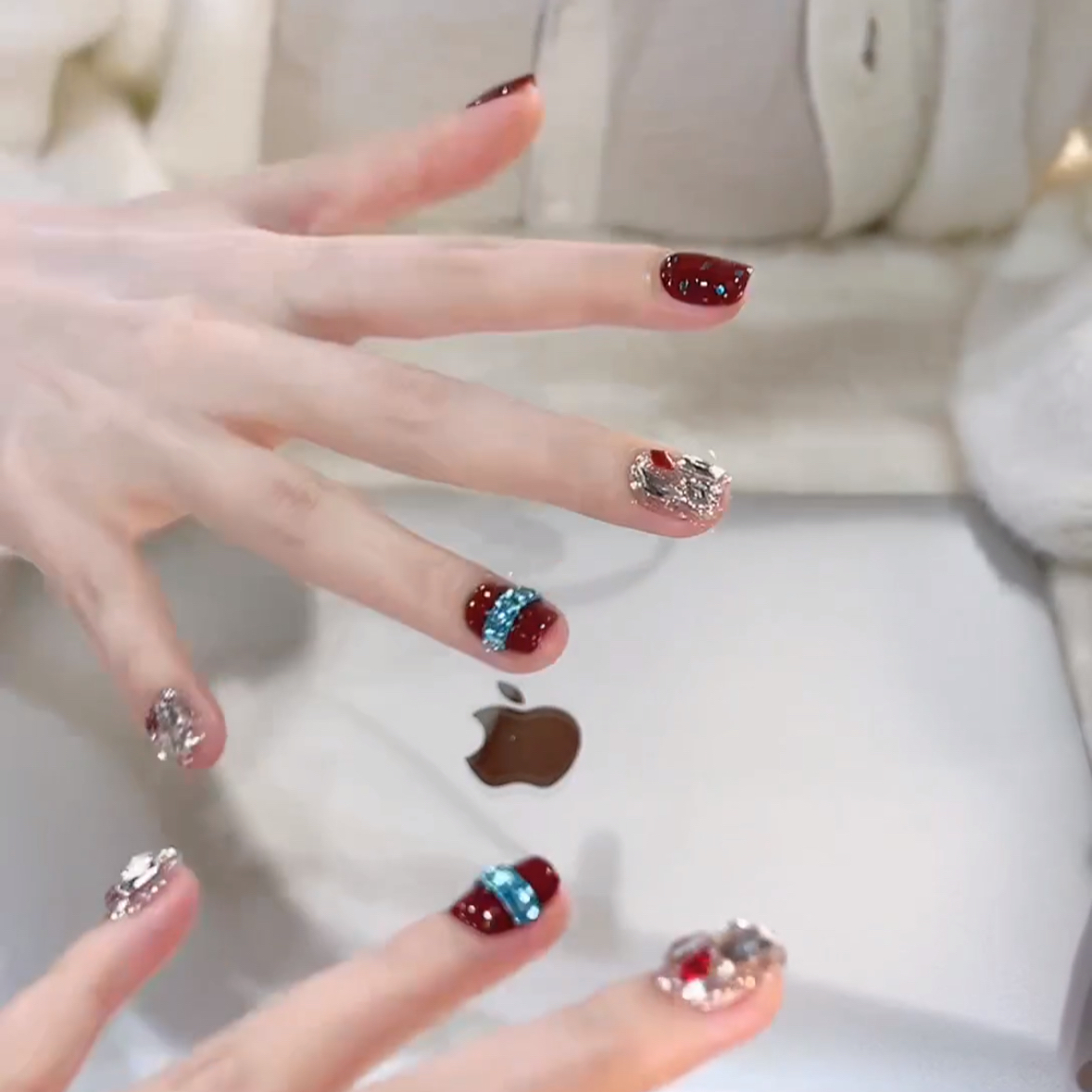 红蓝圣诞 纯手工穿戴酸奶白猫眼爆闪反向法式显嫩美甲贴片10片