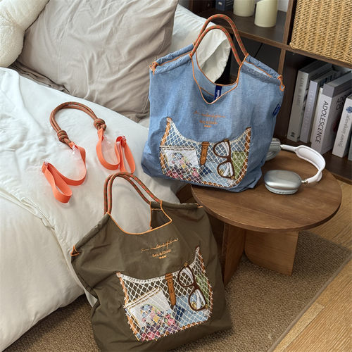 ballchain刺绣尼龙大容量斜挎包