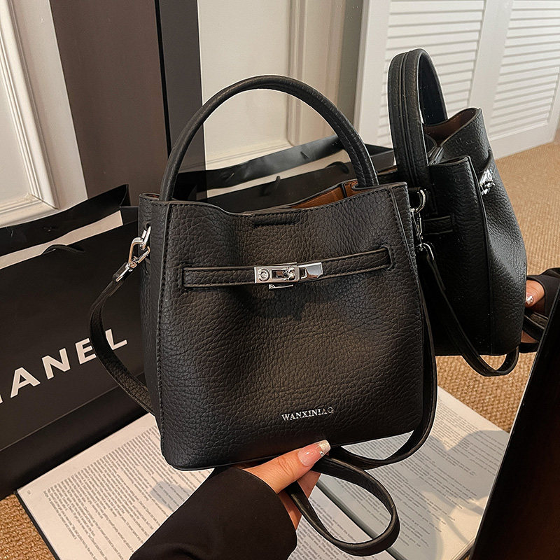 2026新款小众设计水桶包女黑色简约百搭单肩斜挎包欧美时尚,箱包皮具/热销女包/男包,小方包,淘宝优惠券,粉丝福利购,淘宝优惠卷