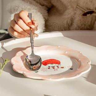 日系设计款釉下彩山口麻子小草莓兔子花瓣陶瓷手绘手作甜品盘餐盘