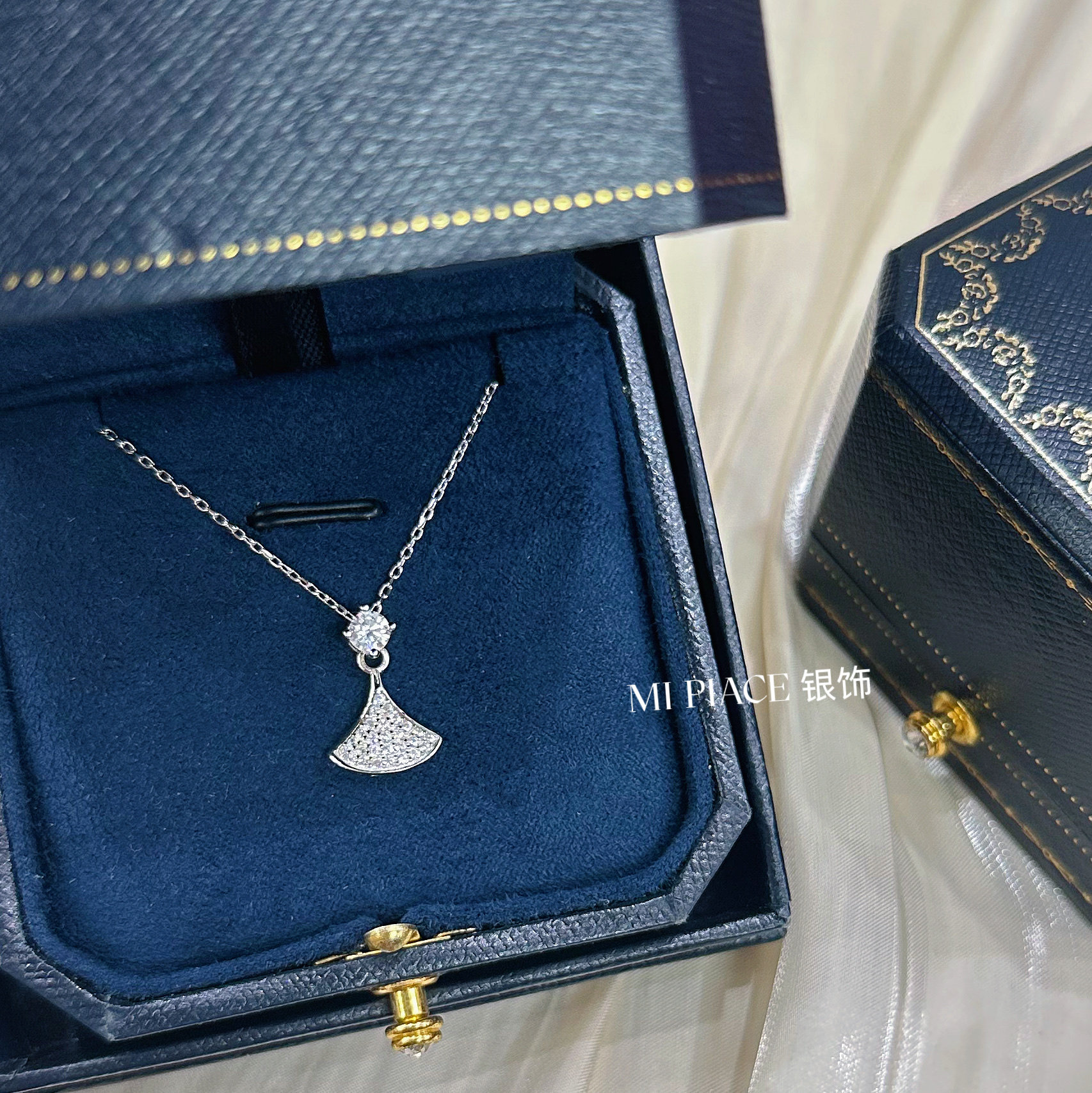 s999纯银小裙子项链女轻奢小众设计感扇形锁骨链送闺蜜生日礼物