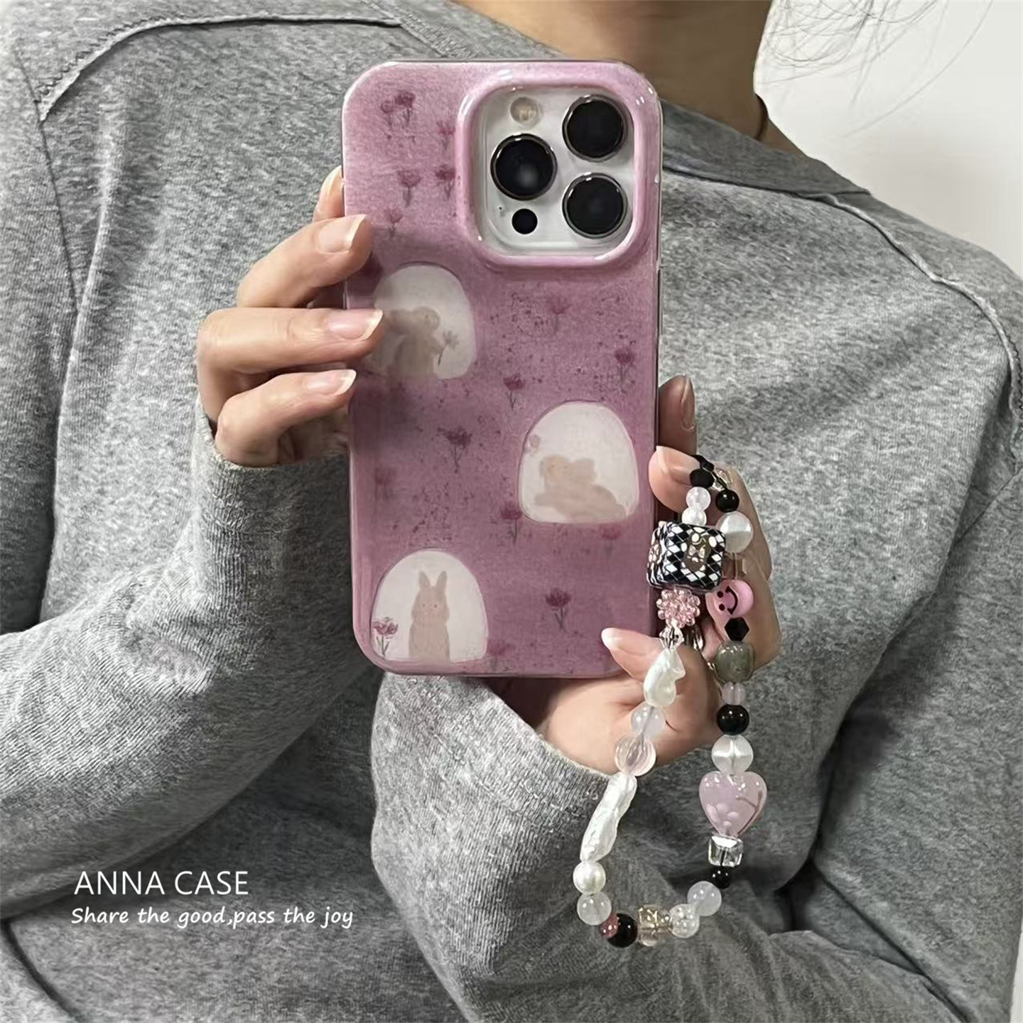 ANNACASE春日粉雾郁金香小兔子挂链适用苹果17promax手机壳iphone14女15pro新款17全包16promax防摔保护套17