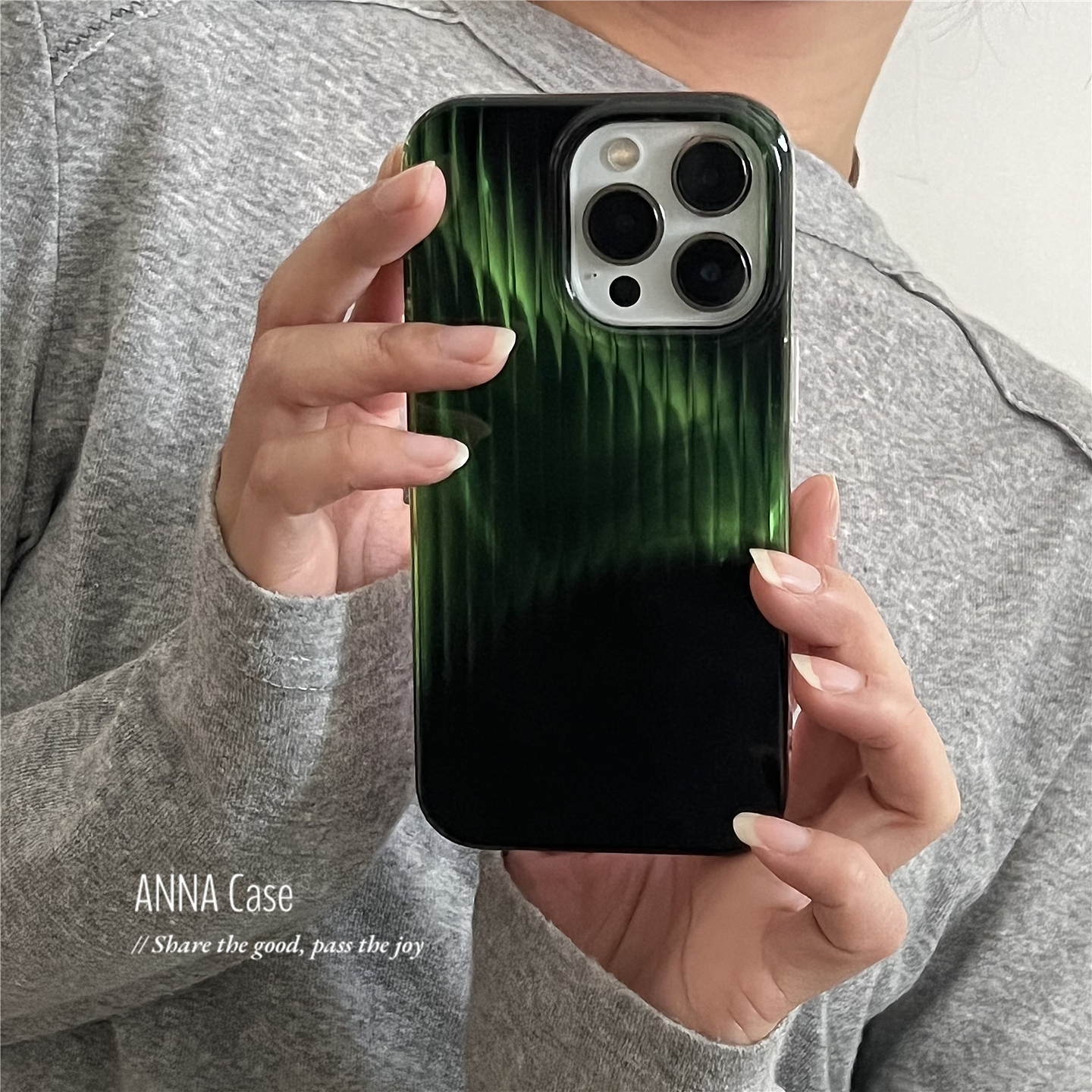 ANNACASE高级渐变光感黑绿色竖条纹手机壳适用于iPhone16pro新款15promax苹果13全包14pro防摔保护套16软壳15
