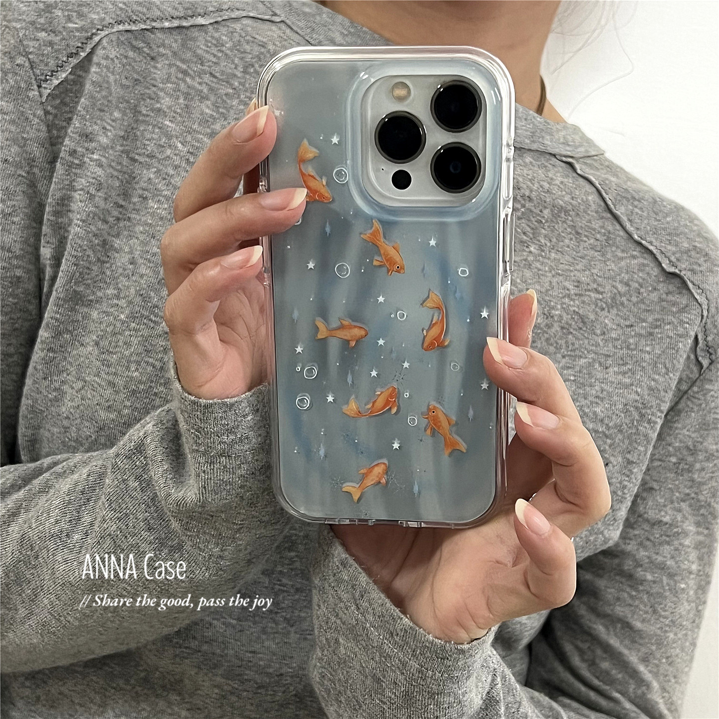 晕染水蓝色欢乐泡泡小金鱼手机壳